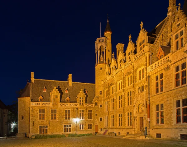 BRUGES, BELGIQUE - 12 JUIN 2014 : Le Gruuthusemuseum à la lumière du soir . — Photo