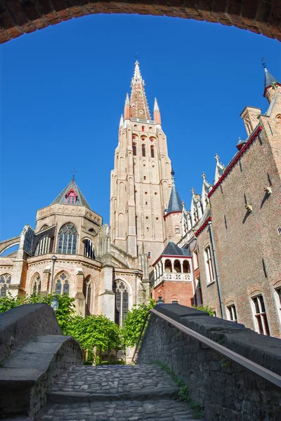 Brugge - Church of Our Lady from east in morning light — Stock Photo, Image