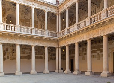 Padua - het atrium van palazzo del bo