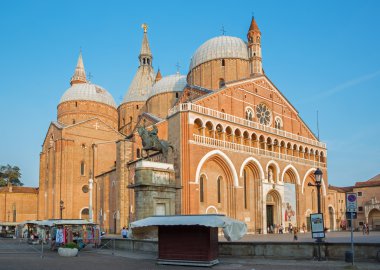 Padova, İtalya - 8 Eylül 2014: Yerebatan del santo veya akşam Padova Aziz anthony Bazilikası.