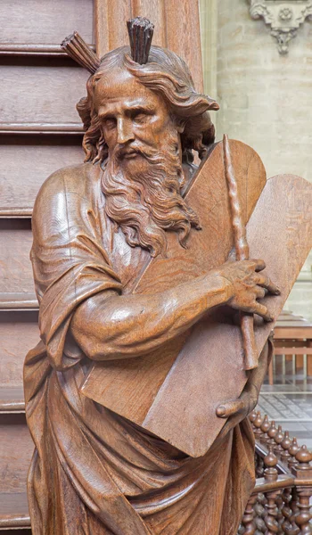 MECHELEN, BELGIO - 14 GIUGNO 2014: La statua scolpita di Mosè all'ingresso del pulpito di Willem Ignatius Kerrickx (1718) in chiesa Nostra Signora attraverso de Dyle . — Foto Stock