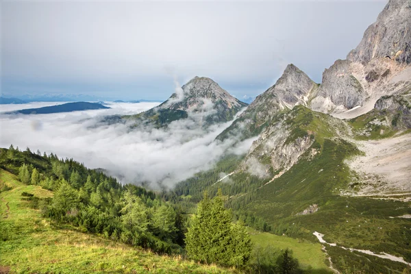 Alpi sotto la parete sud del massiccio del Dachstein - Austria — Foto Stock
