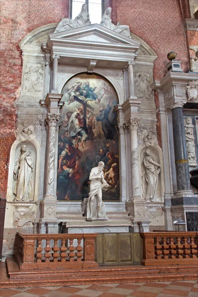 Venice, İtalya - 12 Mart 2014: francis assisi yan "zane altar" kilise santa maria gloriosa dei frari St jerome tarafından a. vittoria (1564) heykeli ve st tanrılaştırma ile boya — Stok fotoğraf