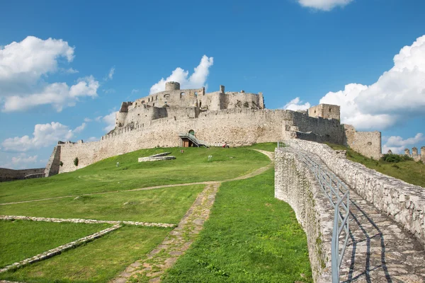 Spissky Kalesi - castle courtyard aşağı üzerinden bakmak — Stok fotoğraf