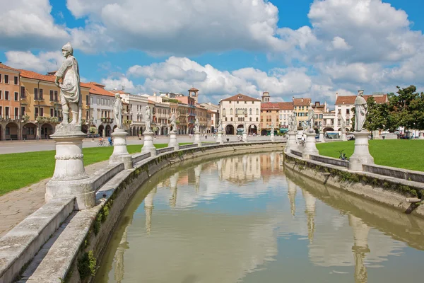 PADUA, ITALY - SEPTEMBER 10, 2014:  Prato della Valle from south. — Stock Photo, Image