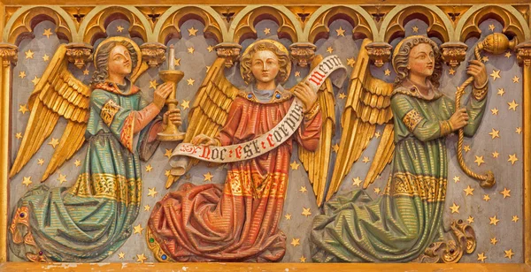 BRUGES, BELGIUM - JUNE 12, 2014: The Carved neogothic relief of angels from side altar in St. Salvator's Cathedral (Salvatorskerk). — Stock Photo, Image