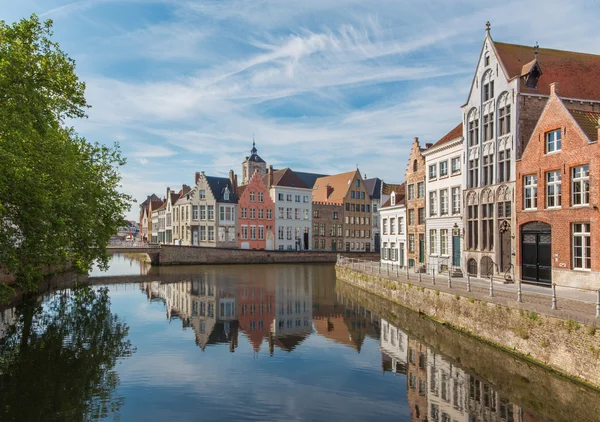 Bruges - Canal and st. Annarei and Verversdijk streets. — Stock Photo, Image