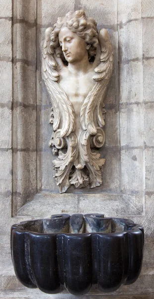 Brussels, Belçika - 15 Haziran 2014: Barok stoup kilise notre dame du bon secource içinde. — Stok fotoğraf