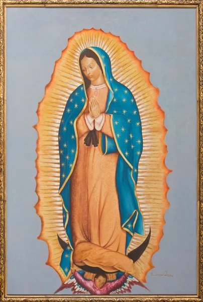 BRUXELLES, BELGIQUE - 15 JUIN 2014 : La peinture de la Vierge Marie de Guadalupe par Ivone Calvo (2004) dans l'église Notre Dame aux Riches Claires — Photo