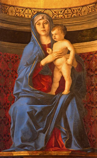 VENICE, ITÁLIA - MARÇO 12, 2014: "Madonna della Misericordia" da sacristia da igreja Basílica de Santa Maria Gloriosa dei Frari por pintor desconhecido de Veneza (15. cent. .). — Fotografia de Stock