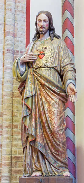 BRUGES, BELGIUM - JUNE 13, 2014: The heart of Jesus statue in st. Giles church (Sint Gilliskerk) — Stock Photo, Image