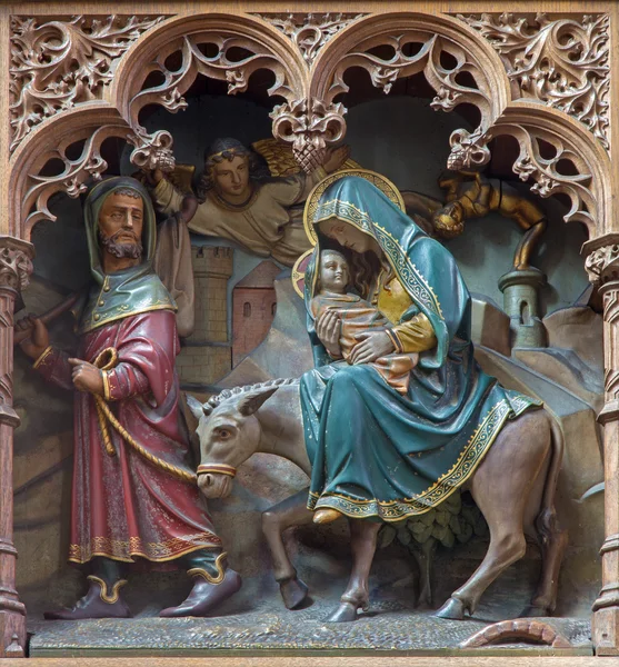 MECHELEN, BELGIUM - JUNE 14, 2014: Carved statue of the Fly to Egypt scence new gothic side altar of church Our Lady across de Dyle. — Stock Photo, Image