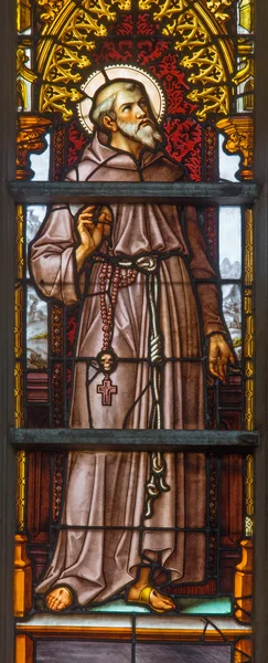 Bruksela, Belgia - 16 czerwca 2014: świętego Franciszka z Asyżu na windwopane od 19. procent. w katedrze st. michael and st. gudula. — Zdjęcie stockowe