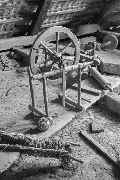 Viejo órgano de barril en la palanquilla de la casa de pueblo en Eslovaquia —  Fotos de Stock