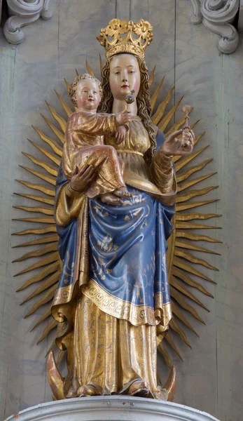 MECHELEN, BELGIUM - JUNE 14, 2014: The carved and polychromed statue of Madonna in church Our Lady across de Dyle. — Stock Photo, Image