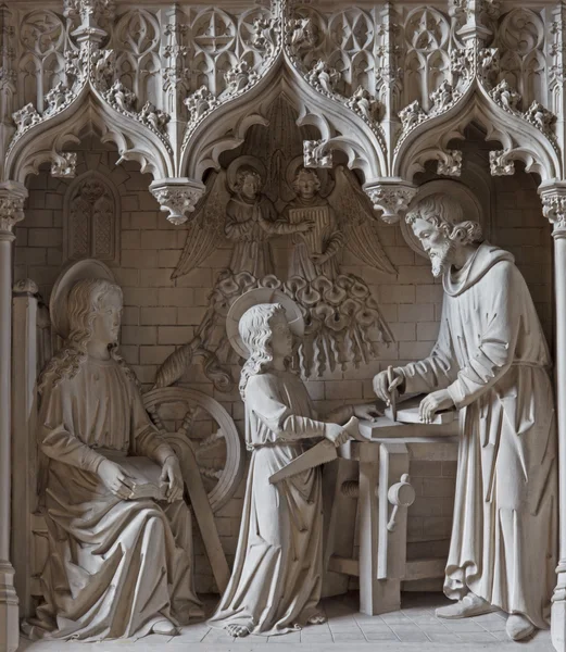 MECHELEN, BELGIUM - JUNE 14, 2014: The neogotic sculptural group of Holy family in the workroom st. Katharine church or Katharinakerk. — Stock Photo, Image