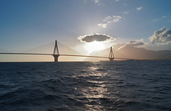 Silueta Rio Antirrio most v západu slunce světlo — Stock fotografie