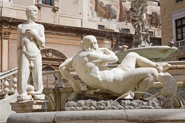 Palermo - Detail aus dem Florentiner Brunnen auf der Piazza Pretoria — Stockfoto