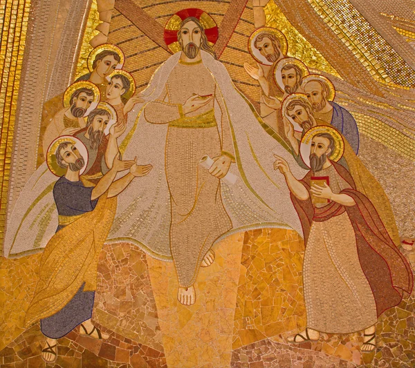 BRATISLAVA , SLOVAKIA - OCTOBER 1, 2014: The mosaic with the resurrected Christ among the apostles in centre in Saint Sebastian cathedral designed by jesuit Marko Ivan Rupnik (2011). — Stock Photo, Image