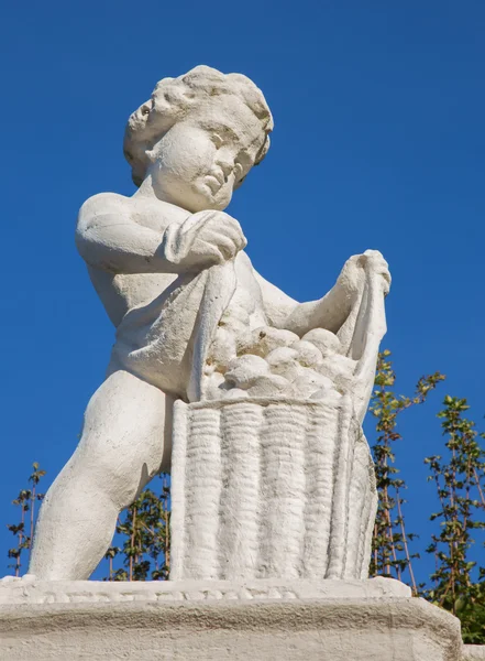 Wenen - het symbolische beeld van de maand september in de tuinen van Paleis Belvedere. — Stockfoto