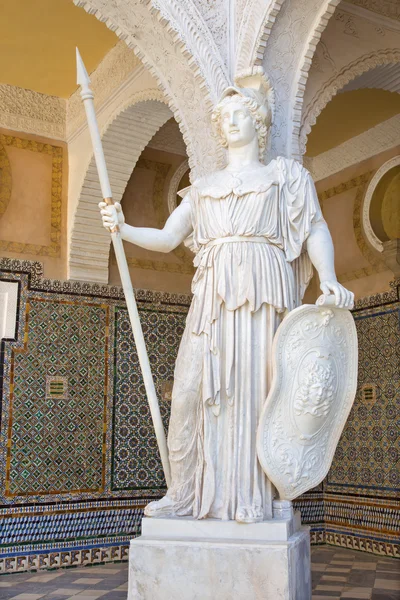 SEVILLE, SPAGNA - 28 OTTOBRE 2014: La copia dell'antica statua di Atena nel Cortile di Casa de Pilatos  . — Foto Stock