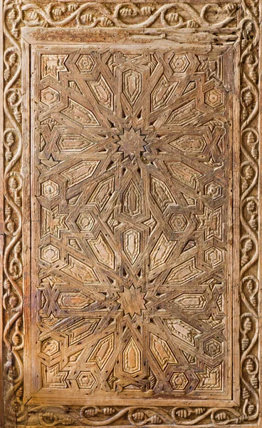 SEVILLE, SPAIN - OCTOBER 28, 2014: The detail of mudejar window blind in courtyard of Casa de Pilatos. — Stock Photo, Image