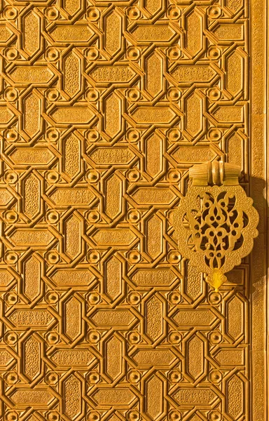 SEVILLE, SPAGNA - 27 OTTOBRE 2014: Particolare della porta di bronzo mudejar di ingresso nord (Puerta del Perdon) alla Cattedrale di Santa Maria de la Sede . — Foto Stock