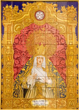 Sevilla, İspanya - 28 Ekim 2014: Loreto Madonna 20 cent Iglesia de San Isidoro J. Soriano tarafından kiliseden üzerinde seramik döşeli.