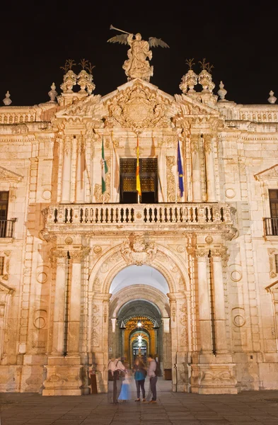 Sevilla - La fachada de la Fábrica Universitaria de Tabaco por la noche . —  Fotos de Stock