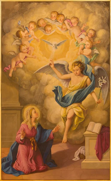 SEVILLE, SPAGNA - 29 OTTOBRE 2014: L'affresco dell'Annunciazione in chiesa Basilica de la Macarena di Rafael Rodrguez (1984) in stile neobarocco . — Foto Stock