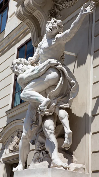 Wien - staty av Herkules kämpar antaeus från posten till hofburg palats — Stockfoto