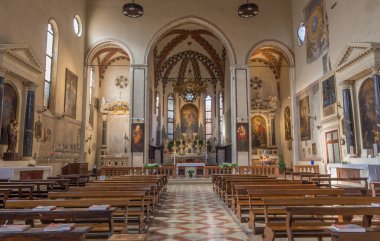 Padua, İtalya - 8 Eylül 2014: Kilise San Francesco del Grande NEF.