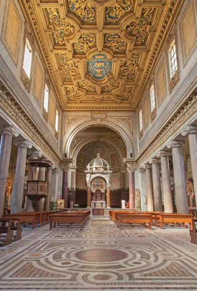 ROME, ITALY - MARCH 21, 2012: The nave of church San Crisogono in Trastevere. — 图库照片