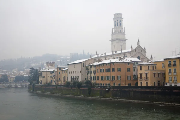 Verona - Duomo och Adige river på vintern — Stockfoto