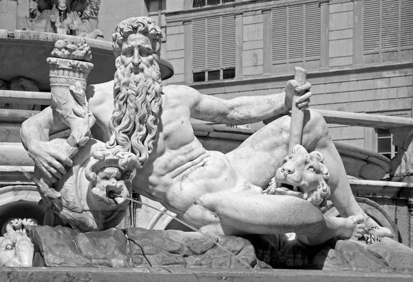 Palermo - socha Boha od florentského kašna na náměstí piazza pretoria — Stock fotografie