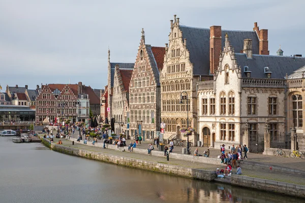 Gent, Belçika - 23 Haziran 2012: Tipik eski saraylar Graselei Sokağı'ndan 16. -18. yüzde.