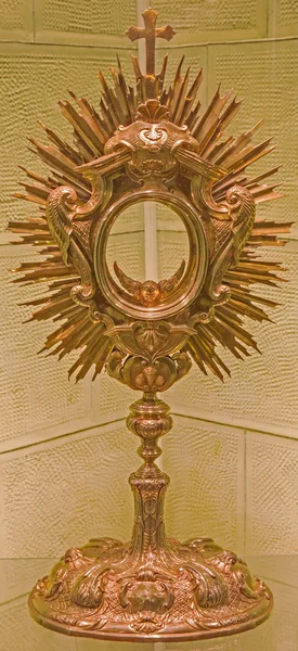 BRATISLAVA, SLOVAKIA - OCTOBER 11, 2014: The baroque monstrance in sacristy of st. Martins cathedral. — Stock Photo, Image