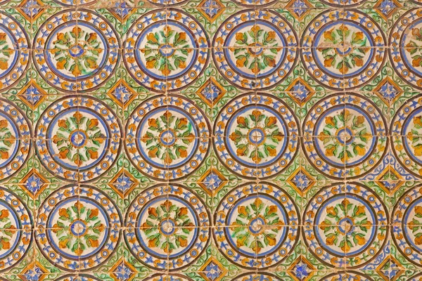 SEVILLE, SPAIN - OCTOBER 28, 2014: The detail of tiles in mudejar style in courtyard of Casa de Pilatos. — Stock Photo, Image