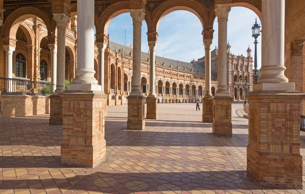 西班牙塞维利亚-2014 年 10 月 28 日: 在门廊广场广场由阿 Gonzalez 设计 (1920 年) 在装饰艺术和新 Mudejar 的风格. — 图库照片