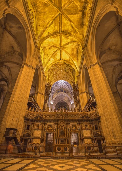 SEVILLE, SPAIN - OCTOBER 27, 2014: Indoor of Cathedral de Santa Maria de la Sede. — Stock Photo, Image