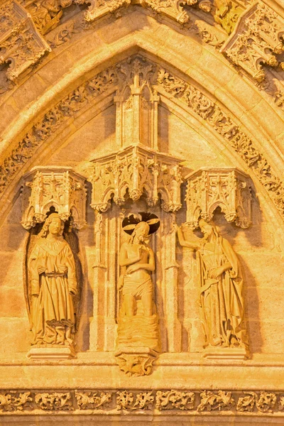 SEVILLE, SPAIN - OCTOBER 28, 2014: The detail of portal Puerta de Bautismo (Baptism of Christ) from 15. cent by N. Martinez and J. Norman on the Cathedral de Santa Maria de la Sede. — Stock Photo, Image
