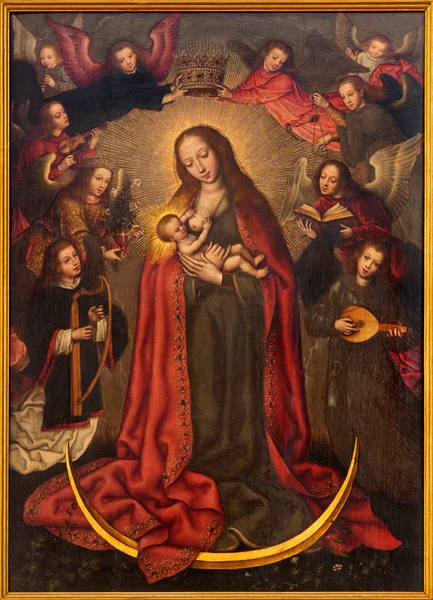 Sevilla, Spanyolország - 2014. október 29.: A festék Madonna a reneszánsz stílusú templom Iglesia de la Anunciacion, által Marcelo Coffermans (1560). — Stock Fotó