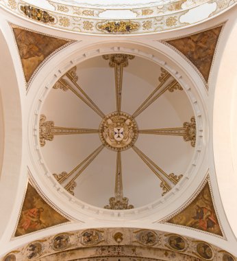 Sevilla, İspanya - 29 Ekim 2014: Kilise bazilika del Maria Auxiliadora Barok kubbesi.