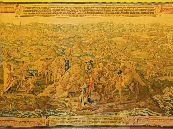 SEVILLE, ESPAGNE - 28 OCTOBRE 2014 : Le gobelin de la guerre tunisienne en 1535 au palais gothique d'Alcazar de Séville par un auteur anonyme . — Photo