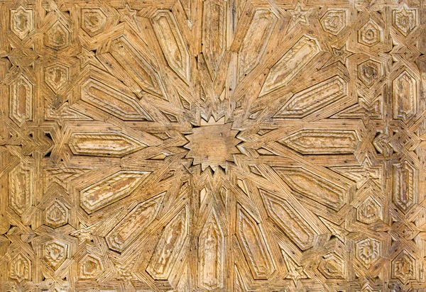 Sevilla, Španělsko - 28 října 2014: Detail mudejarskou žaluzie nádvoří od Casa de Pilatos. — Stock fotografie