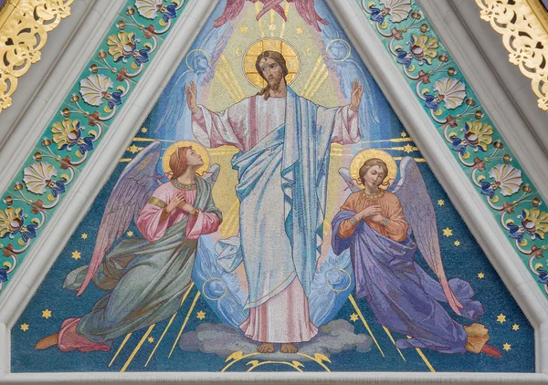 VIENNA, AUSTRIA - DECEMBER 17, 2014: The mosaikk of Jesu Christ with the angels by workroom of Societa Musiva Veneciana fra 1896 on the Russian Orthodox Cathedral of st. . – stockfoto