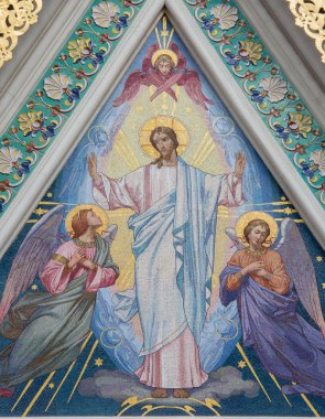Vienna, Avusturya - 17 Aralık 2014: Società Musiva Veneciana Rus Ortodoks Katedrali St Nicholas üzerinde çalışma yıl 1896 tarafından meleklerle Jesu Christ mozaiği.