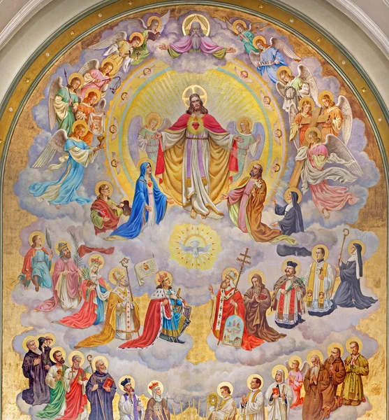 VIENNA, AUSTRIA - DECEMBER 17, 2014: The big fresco of Heart of Jesus with the angels and patrons of the land designet av Josef Magerle (1948) i Erloserkirche church . – stockfoto