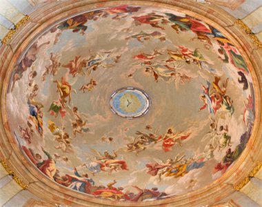 Vienna, Avusturya - 17 Aralık 2014: Bakire Meryem varsayım fresk Antonio Pellegrini (1675-1741 tarafından Barok Salesianerkirche Kilisesi'nin kubbe).