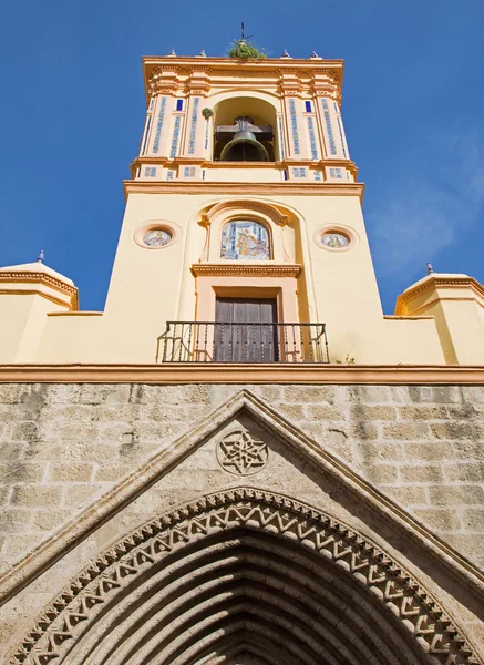 Sevilla, Spanje - 28 oktober 2014: De toren van de kerk van San Isidoro. — Stockfoto